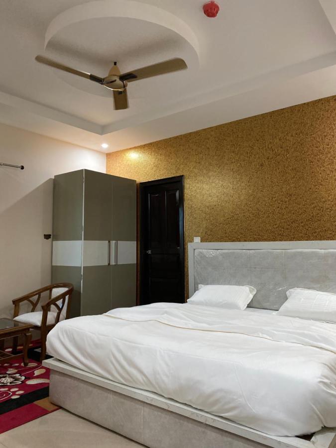 S.R Plaza Hotel Khurja Екстериор снимка