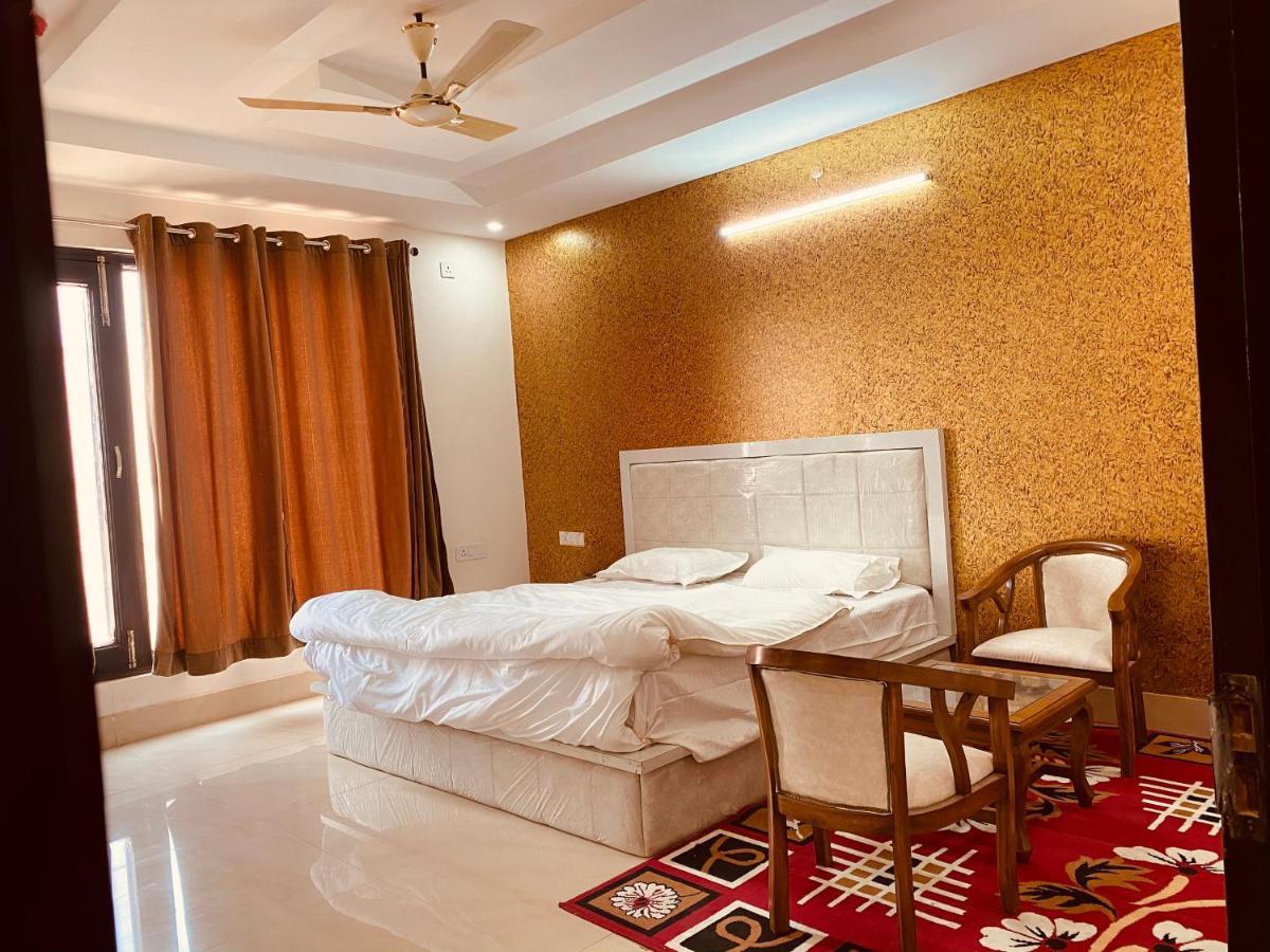 S.R Plaza Hotel Khurja Екстериор снимка