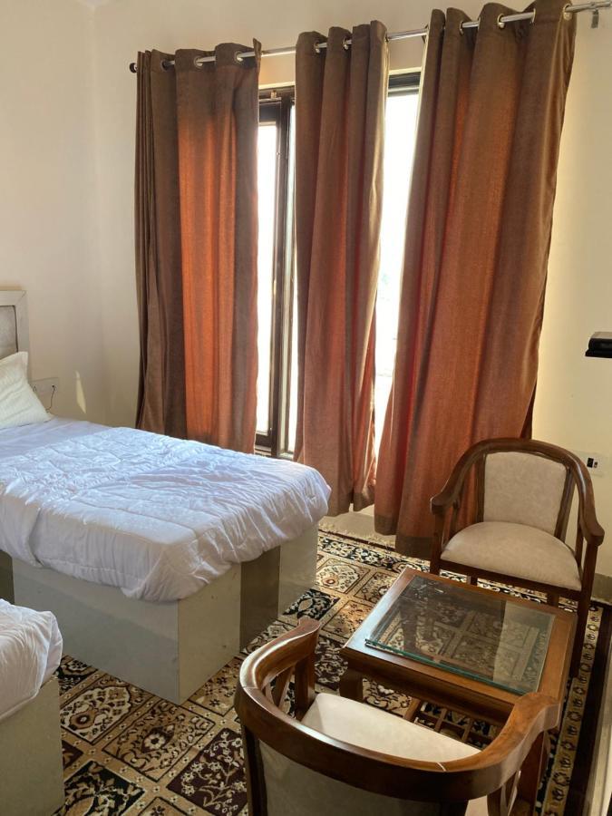 S.R Plaza Hotel Khurja Екстериор снимка